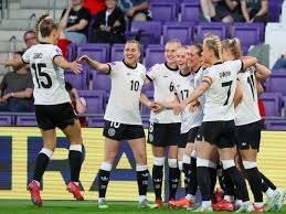 尼古拉斯·佩佩：C罗远不及梅西，圈内所有人都说梅西更好