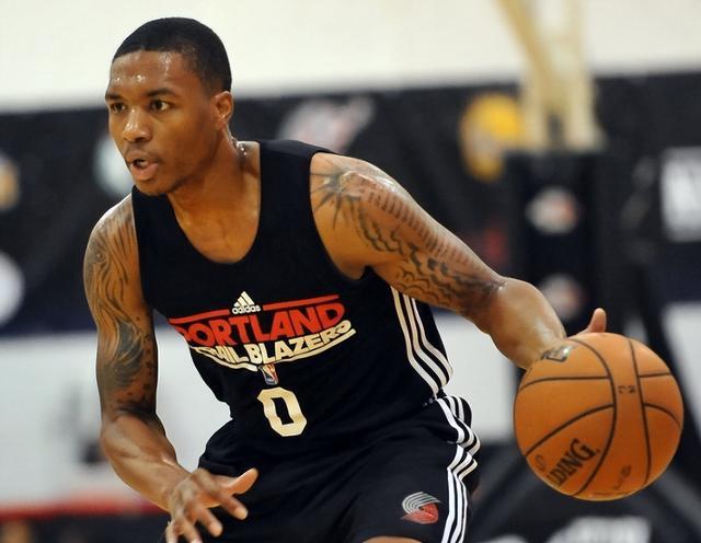 虽然他仍然 虽然他仍然