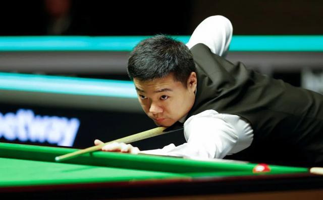 在足球比赛 在足球比赛